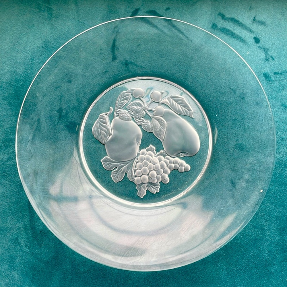 VINTAGE VAL ST LAMBERT CRYSTAL SIGNED INTAGLIO FRUIT PLATE (10”)